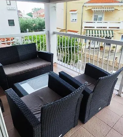 Karlo ゲストハウス 3*